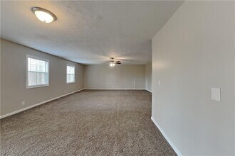 5493 Riverchase Dr in Flowery Branch, GA - Building Photo - Building Photo