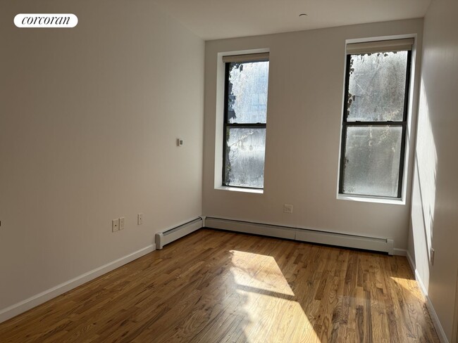 190 Meserole St in Brooklyn, NY - Building Photo - Building Photo