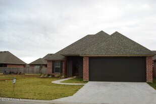 407 Copper Ridge Dr in Youngsville, LA - Building Photo