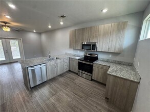 1512 S Razorback Rd in Fayetteville, AR - Building Photo - Building Photo