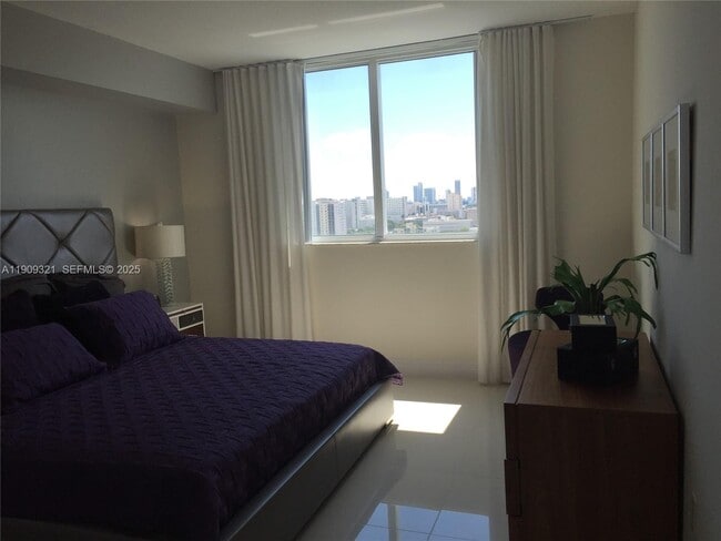 1861 NW South River Dr, Unit 1807 in Miami, FL - Foto de edificio - Building Photo