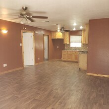 710 W 4th St in Taylor, TX - Building Photo - Building Photo