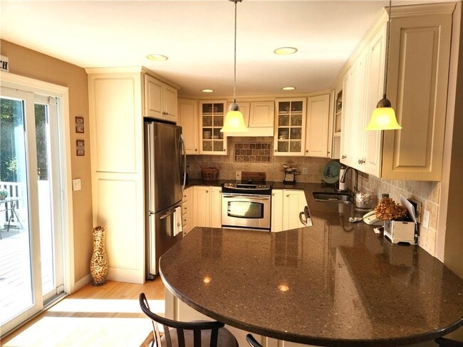 47 Treasure Rd in Narragansett, RI - Building Photo - Building Photo