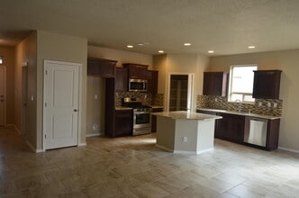 1664 Valle Vista Rd NW in Los Lunas, NM - Building Photo - Building Photo