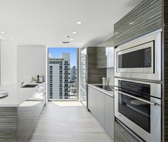 460 NE 28th St, Unit 3508 in Miami, FL - Foto de edificio - Building Photo