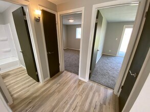 827 W Shermoor St, Unit 1 in Peoria, IL - Building Photo - Building Photo