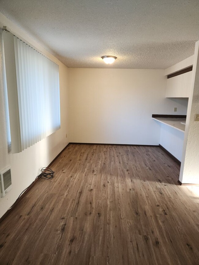 47-47 N 8th St in Lebanon, OR - Building Photo - Building Photo