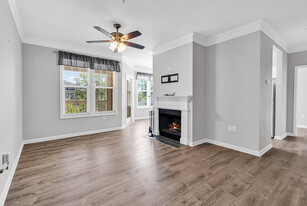2433 Chatelain Way, Unit Southampton Pointe in Mount Pleasant, SC - Building Photo