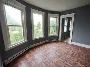 56 Ashley St-Unit -1 in Waterbury, CT - Foto de edificio - Building Photo