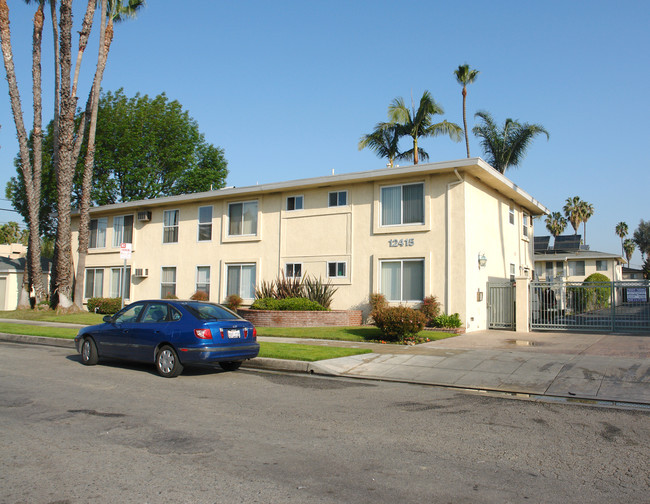 Weddington Apartments in Valley Village, CA - Building Photo - Building Photo