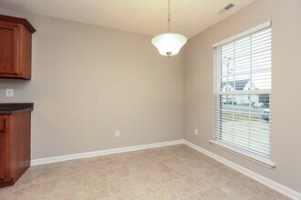 718 Wildwood Dr in Smyrna, TN - Foto de edificio - Building Photo