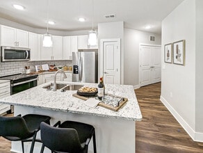 Abberly Royal Creek Apartment Homes in Raleigh, NC - Foto de edificio - Building Photo
