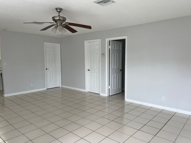 512 Holly Dr in Palm Beach Gardens, FL - Building Photo - Building Photo