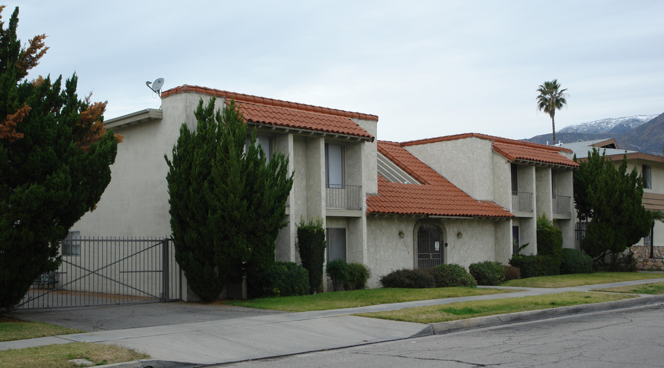 3918 Lugo Ave in San Bernardino, CA - Foto de edificio