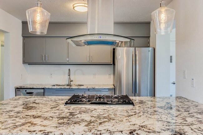 property at 1637 W Cinnabar Ave