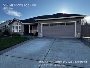 509 Meadowbrook Dr in Central Point, OR - Building Photo - Building Photo