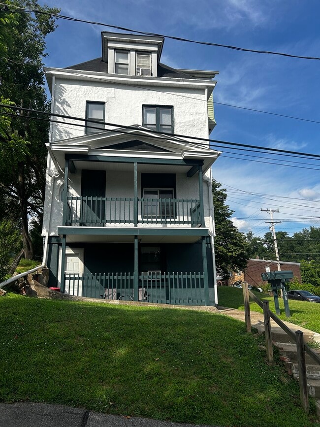 106 Lynnwood Ave, Unit Floor 2 in East Pittsburgh, PA - Building Photo - Building Photo