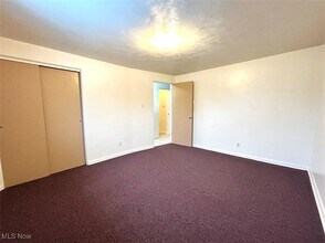 301 Martin in Follansbee, WV - Foto de edificio - Building Photo