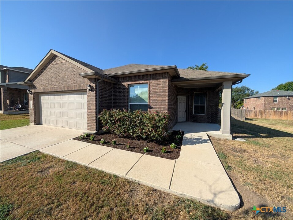 1330 Ace Ranch St in New Braunfels, TX - Building Photo