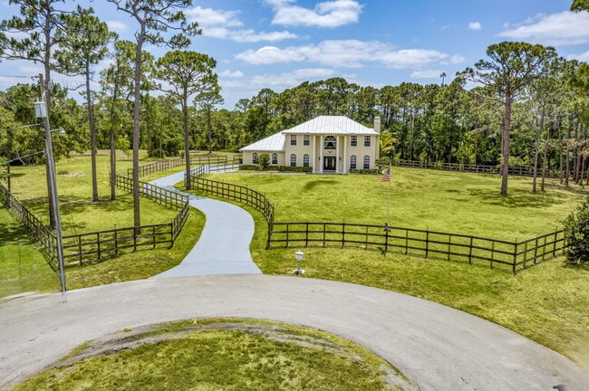 property at 3202 SW Holly Ln