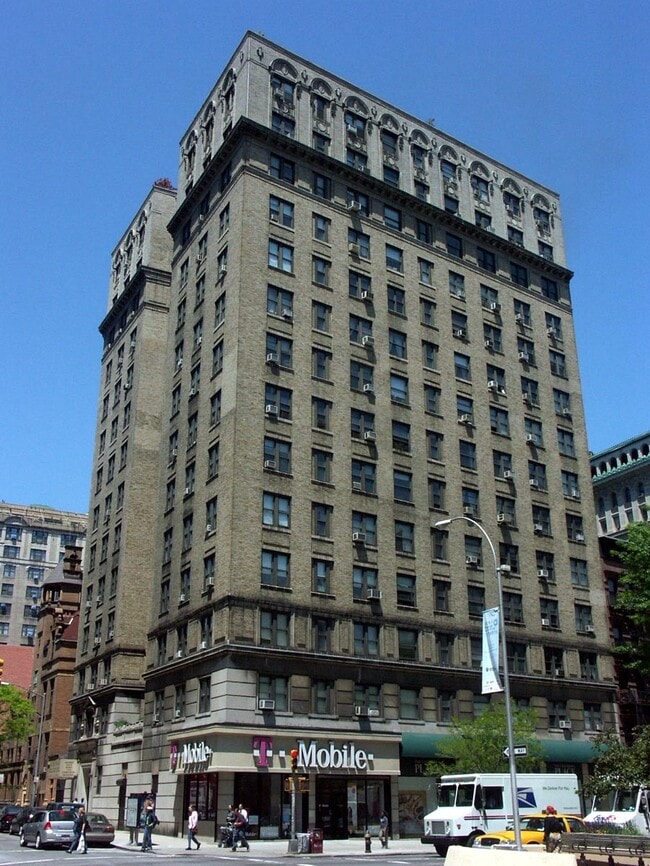 233 W 77th St in New York, NY - Foto de edificio - Building Photo