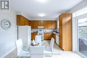 64 Chimney Hill Way in Port Perry, ON - Building Photo - Building Photo