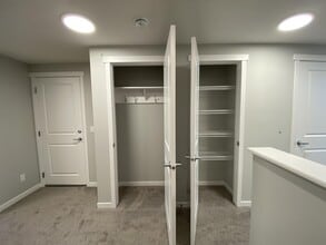 1090 Mahogany Blvd SE in Calgary, AB - Building Photo - Building Photo