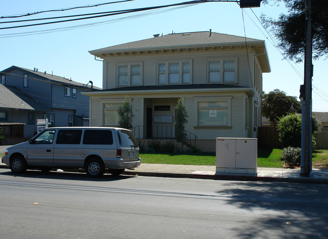 410 E Beach St in Watsonville, CA - Foto de edificio - Building Photo