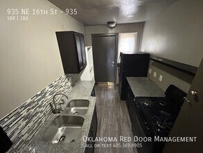 935 NE 16th St in Oklahoma City, OK - Building Photo - Building Photo
