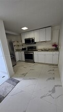 9920 SW 32nd St in Miami, FL - Building Photo - Building Photo