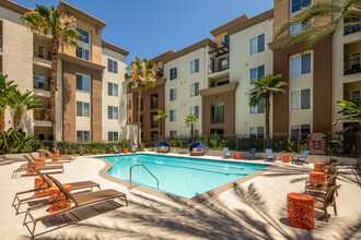 Allure in Orange, CA - Foto de edificio - Building Photo