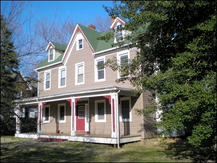 121 Washington Ave in Chestertown, MD - Building Photo