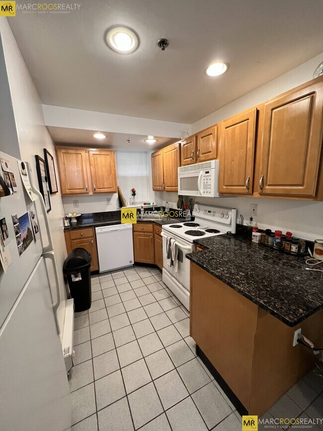 200 Park St, Unit #A in Boston, MA - Building Photo - Building Photo