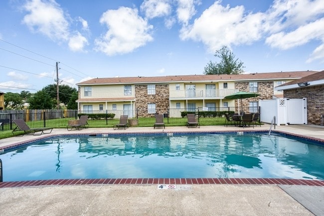Lifestyle on Pines in Shreveport, LA - Building Photo - Building Photo