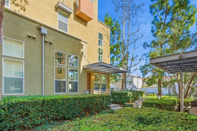 636 Jeanette Ln in Santa Ana, CA - Building Photo - Building Photo