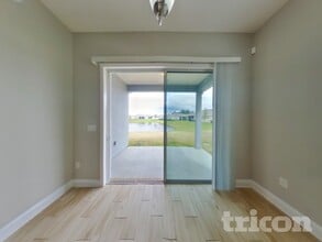 10885 Chitwood Dr in Jacksonville, FL - Foto de edificio - Building Photo