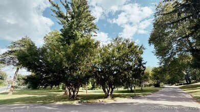 89 Richmond Hill Rd in New Canaan, CT - Building Photo - Building Photo