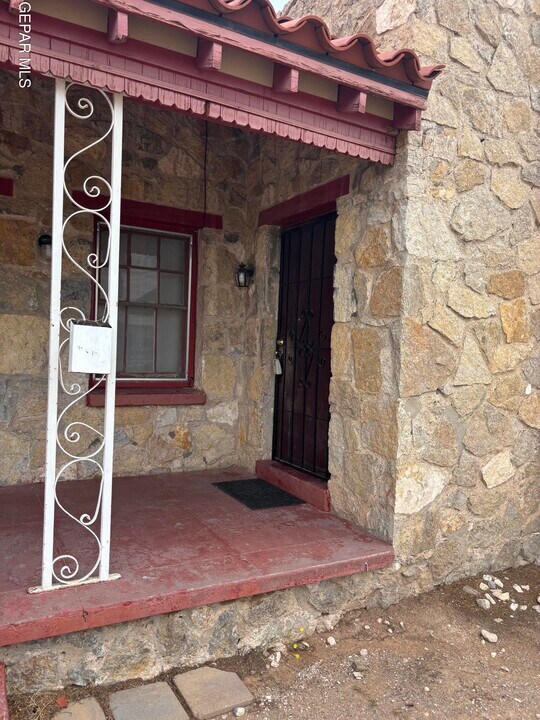 3230 Savannah Ave in El Paso, TX - Building Photo