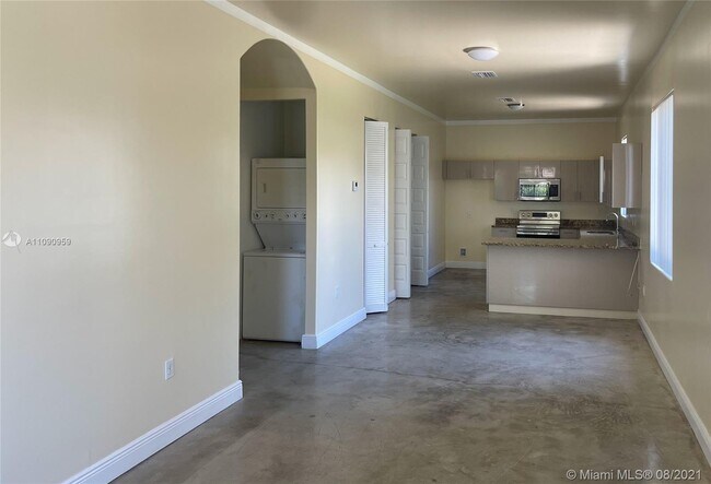 10214 SW 175th St-Unit -B in Miami, FL - Building Photo - Building Photo