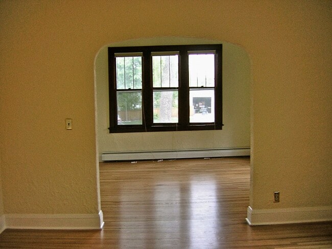 527 Hall Ave, Unit #1 in St. Paul, MN - Foto de edificio - Building Photo