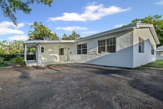 6825 SW 12th St in Pembroke Pines, FL - Building Photo - Building Photo