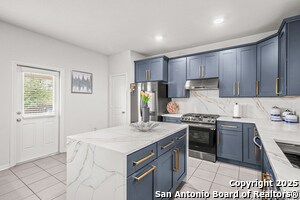 7526 Boxing Elm in San Antonio, TX - Building Photo - Building Photo