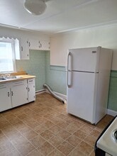 94 Western Ave, Unit 2 in Waterville, ME - Foto de edificio - Building Photo