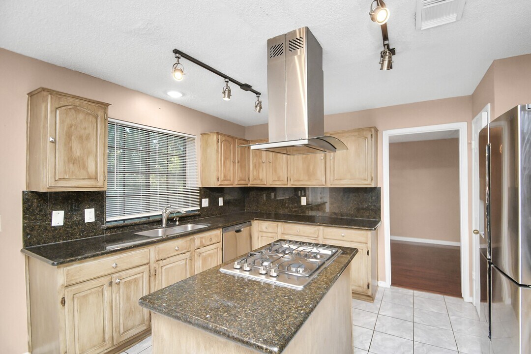 8723 Rocky Valley Dr in Houston, TX - Foto de edificio