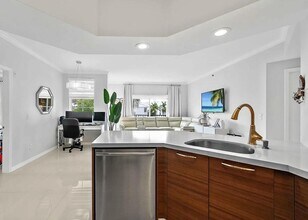 3145 NE 184th St in North Miami Beach, FL - Foto de edificio - Building Photo