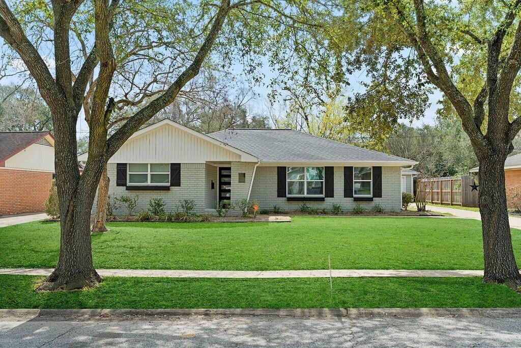 5515 Warm Springs Rd in Houston, TX - Building Photo