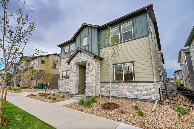 23680 E 41st Ave in Aurora, CO - Foto de edificio - Building Photo