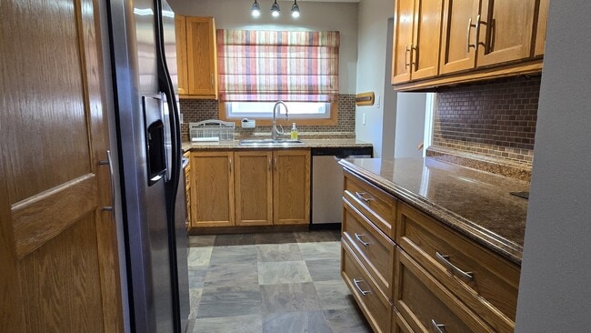 1190 Upper Ottawa St in Hamilton, ON - Building Photo - Building Photo