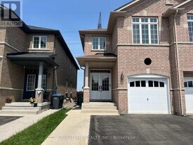 7369 St Barbara Blvd in Mississauga, ON - Building Photo