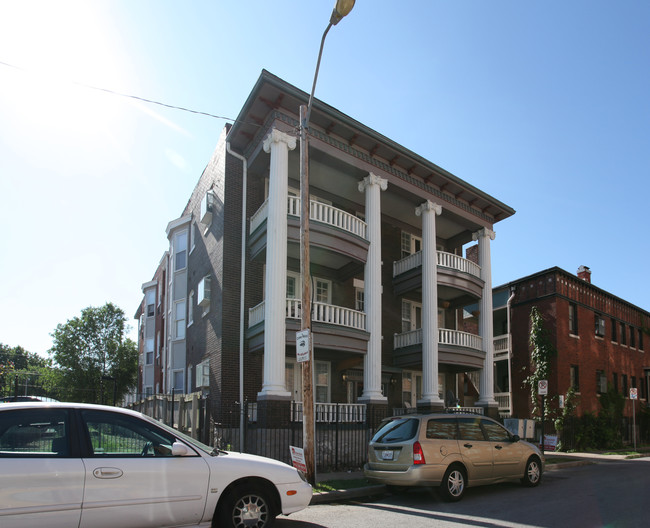 Armour View in Kansas City, MO - Foto de edificio - Building Photo